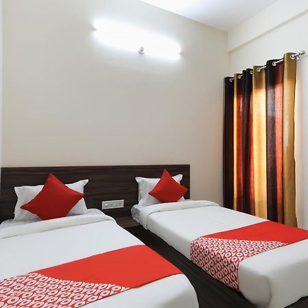 Hotel O La Flora Индор Екстериор снимка
