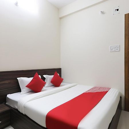 Hotel O La Flora Индор Екстериор снимка