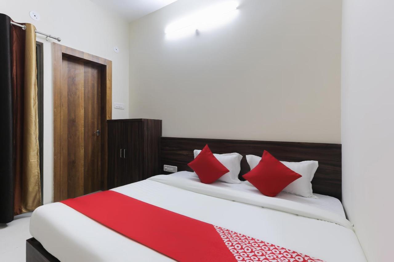 Hotel O La Flora Индор Екстериор снимка