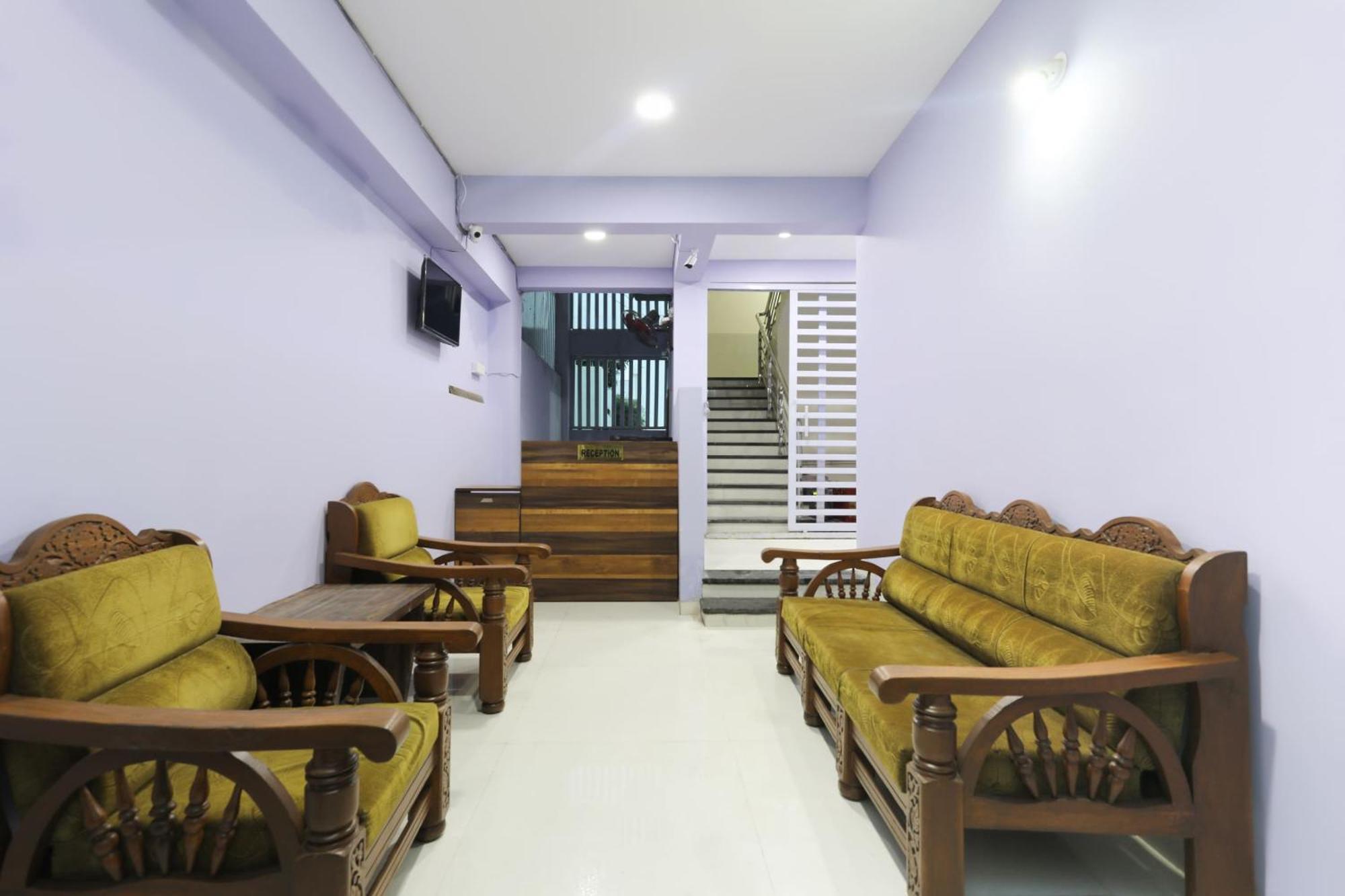 Hotel O La Flora Индор Екстериор снимка