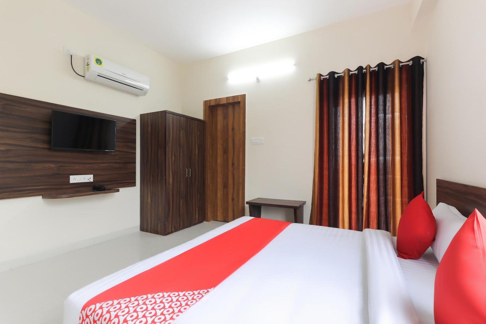Hotel O La Flora Индор Екстериор снимка