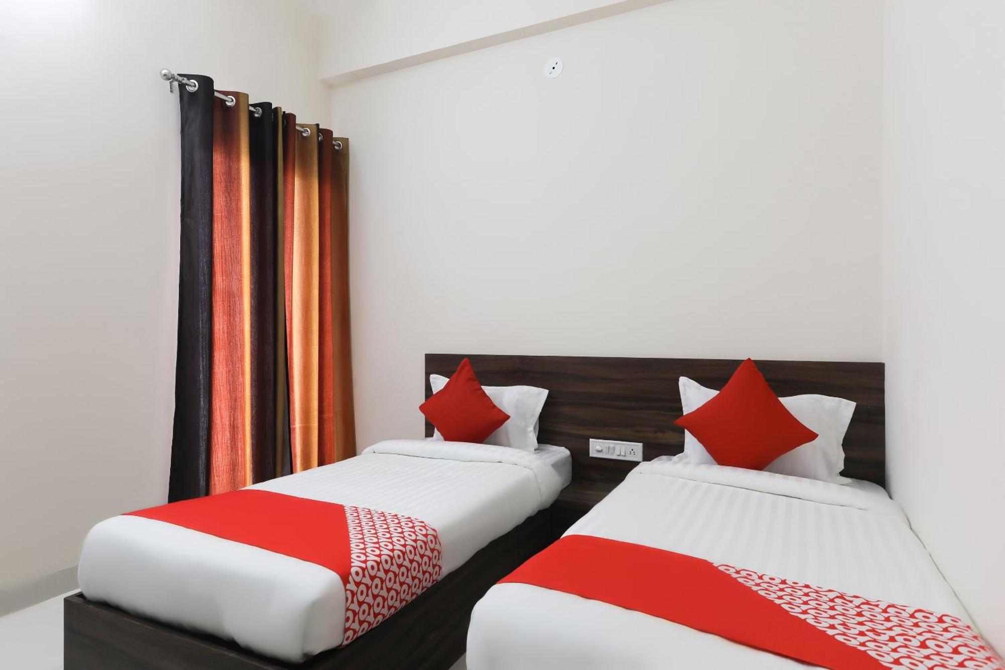 Hotel O La Flora Индор Екстериор снимка