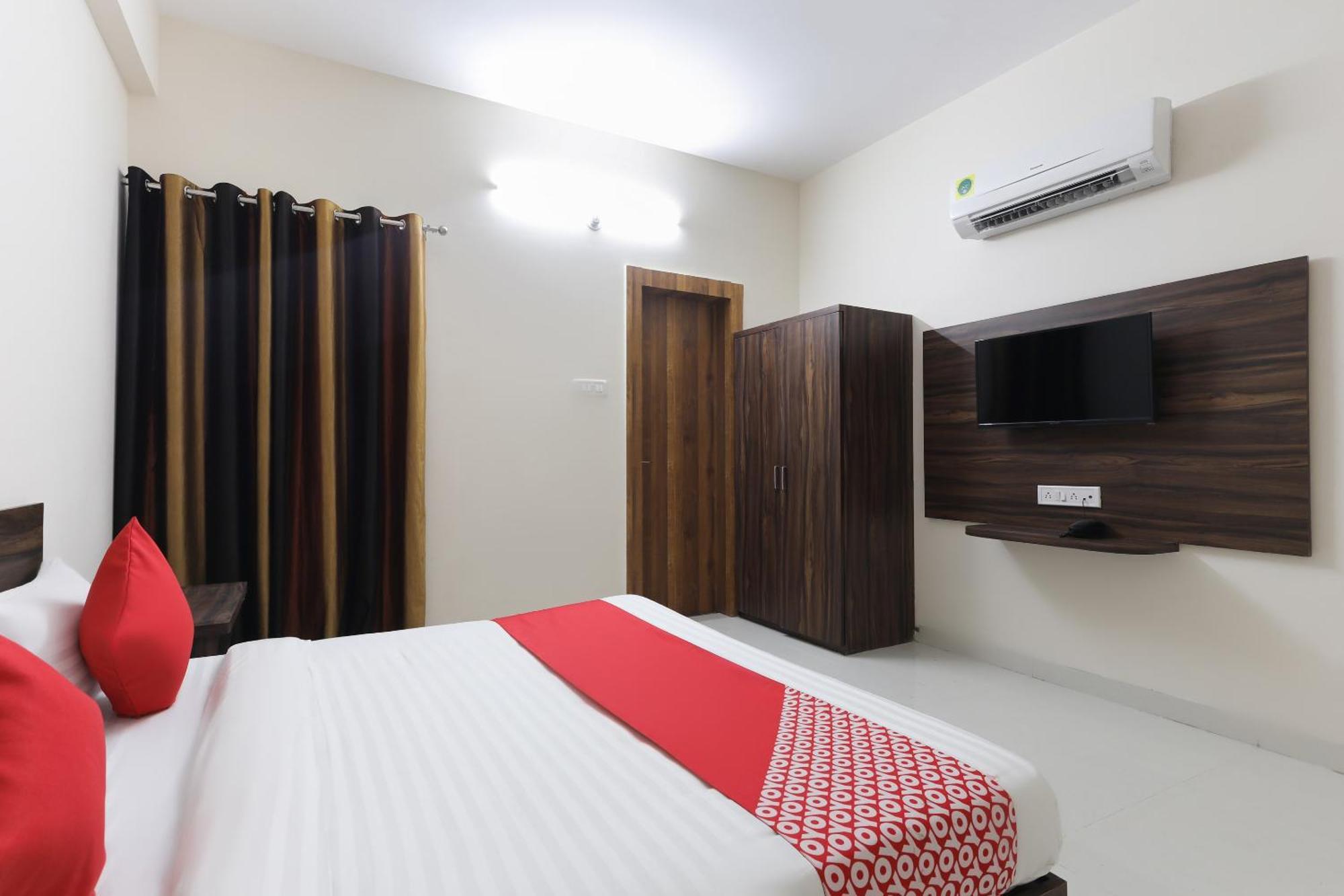 Hotel O La Flora Индор Екстериор снимка