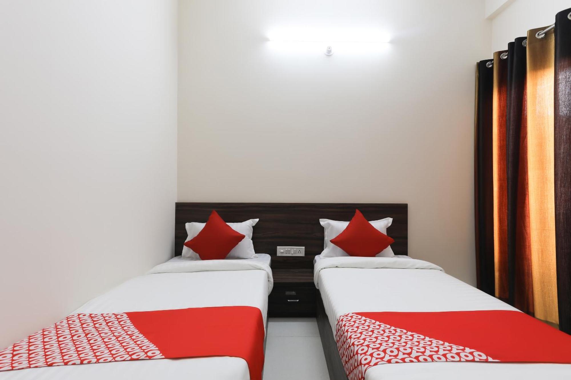 Hotel O La Flora Индор Екстериор снимка